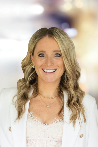 Portrait of Julie Singer, REALTOR®.